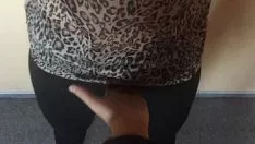 تشغيل امرأة عادية في الشارع استغل من قبل رجل