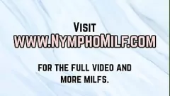 Odtwórz Krągła mamuśka w bieliźnie zostaje wylizana przez swojego lesbijskiego kochanka podczas erotycznej sesji w duecie