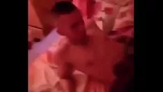 Odtwórz Dziewczyna rucha się z 2 mężczyznami, którzy zaspokajają jej rumuńskie filmy porno