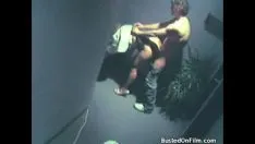 Reproduzir Pornô com romenos em casa pego à noite como foder por trás