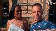 Afspelen Hij filmt de prostituee terwijl hij haar neukt