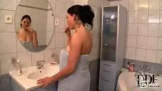 Oynat Gizli Filmler Muhasebeciler Duşta Becerdin