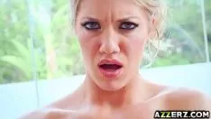 Odtwórz Candice Dare dostaje dwa kutasy w swoją cipkę i seksowny tyłek