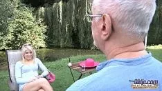 Intense xxx vertrok met spatten op haar lichaam met smakelijke vormen