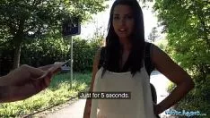 تشغيل البنفسجي لطيف الملاعين بوسها كثيرا وبشكل جيد