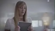 Odtwórz Ta suka z dużą dupą mogłaby tkwić w jego kutasie cały dzień, bo ii