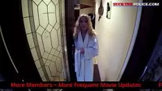 Dopo un turno di notte molto impegnativo, deve fare sesso orale anche a casa