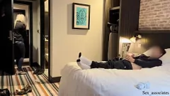 Reproducir Public Dick Flash: Atrapado sacudiéndose por una criada latina caliente durante el servicio de habitaciones