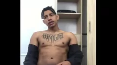 تشغيل عشيق لاتيني مع الديك الأسود الكبير جاهز لممارسة الجنس