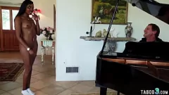 Reproducir El tabú prohibido de la hermanastra Shae Spreadz con una gran polla